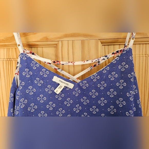 Maurices White w Blue Red Floral Design, Geometric Blue Lining Tank Top Small - Picture 4 of 8